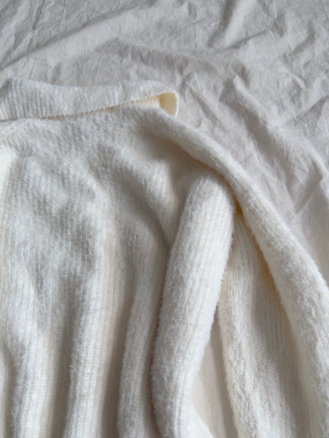 러블리 퓨어 아이보리 베이지 폭닥 니트 상품이미지6