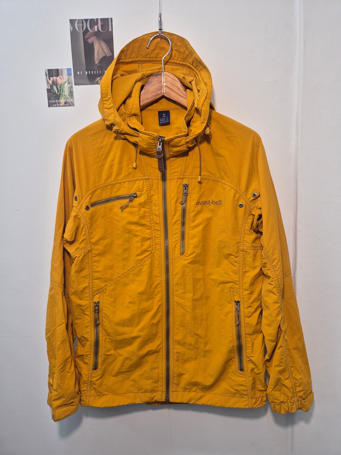 몽벨에서 나온 남성 바람막이 자켓  M
사이즈   상품이미지1