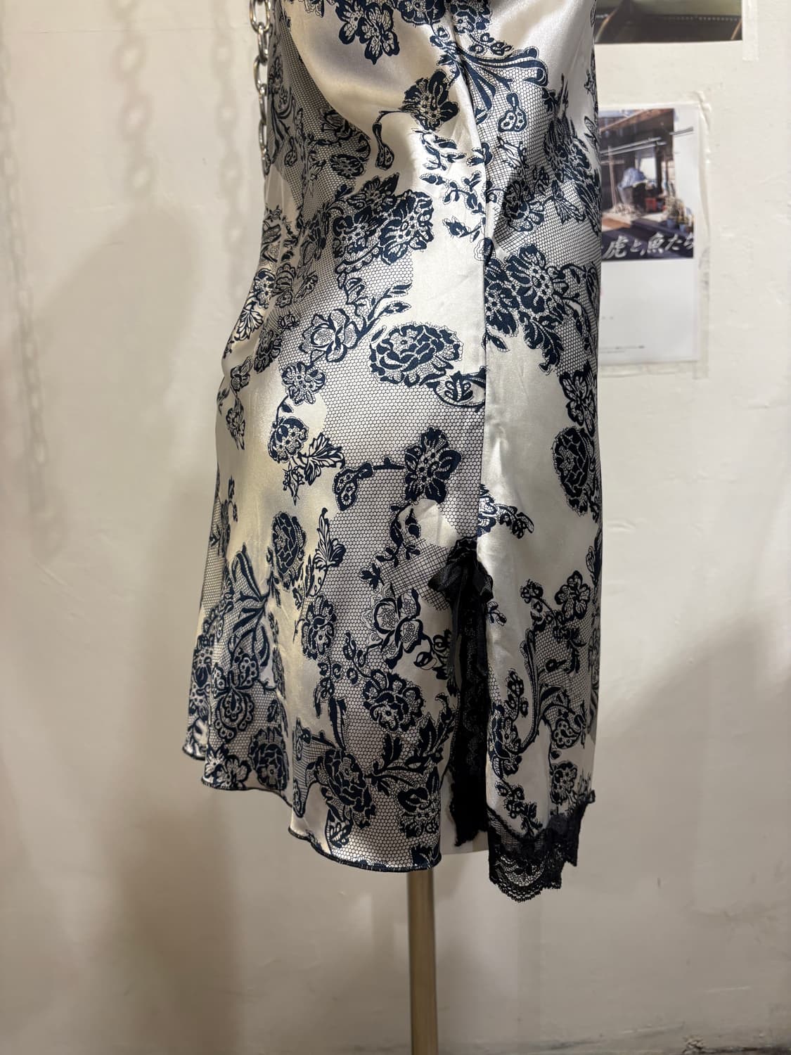 네이비 플라워 레이스 리본 절개 실버 슬리브리스 원피스 오리엔탈 상품이미지2