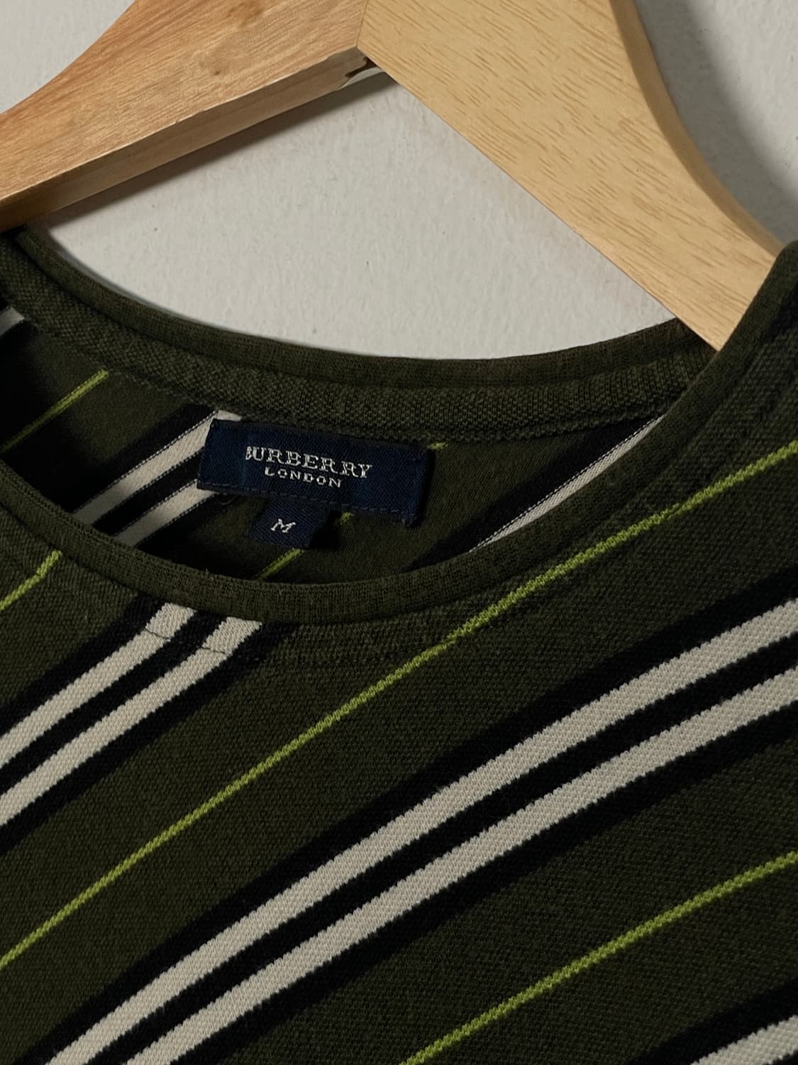 버버리 사선 스트라이프 기마로고 니트 상품이미지7