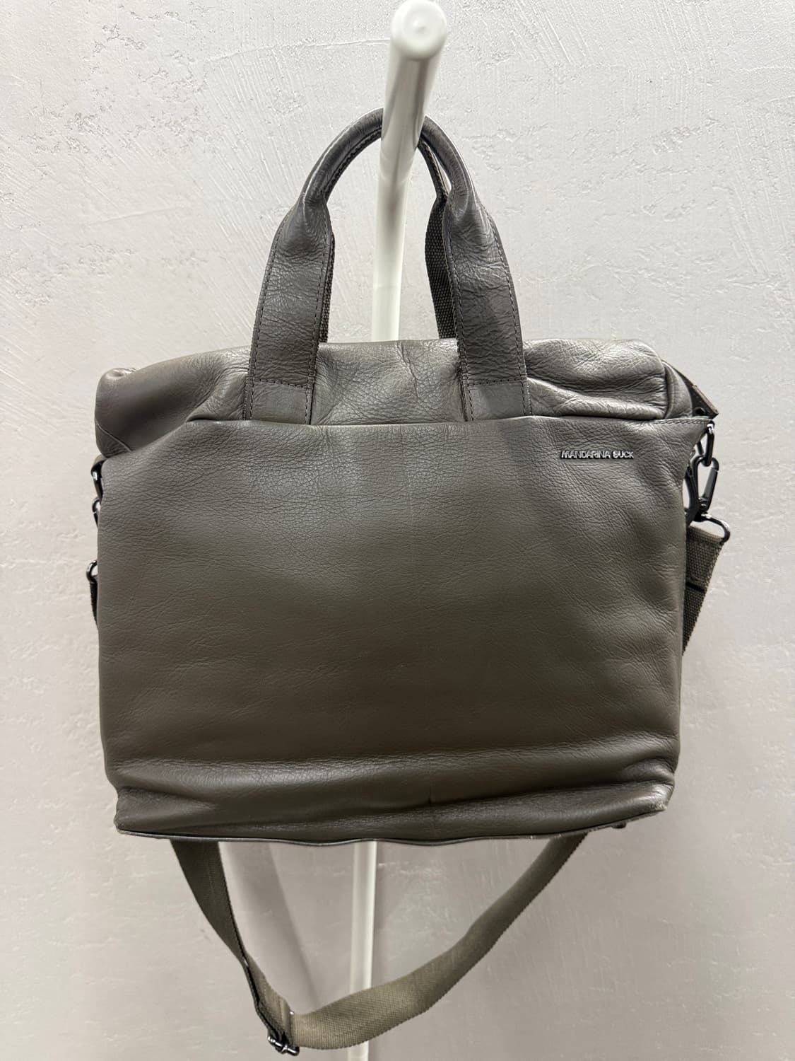 만다리나덕 듀플렉스 2.0 가죽 올리브색 토트백 상품이미지3