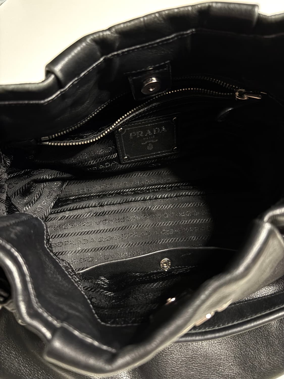 prada 프라다 카프스킨 호보백 상품이미지7