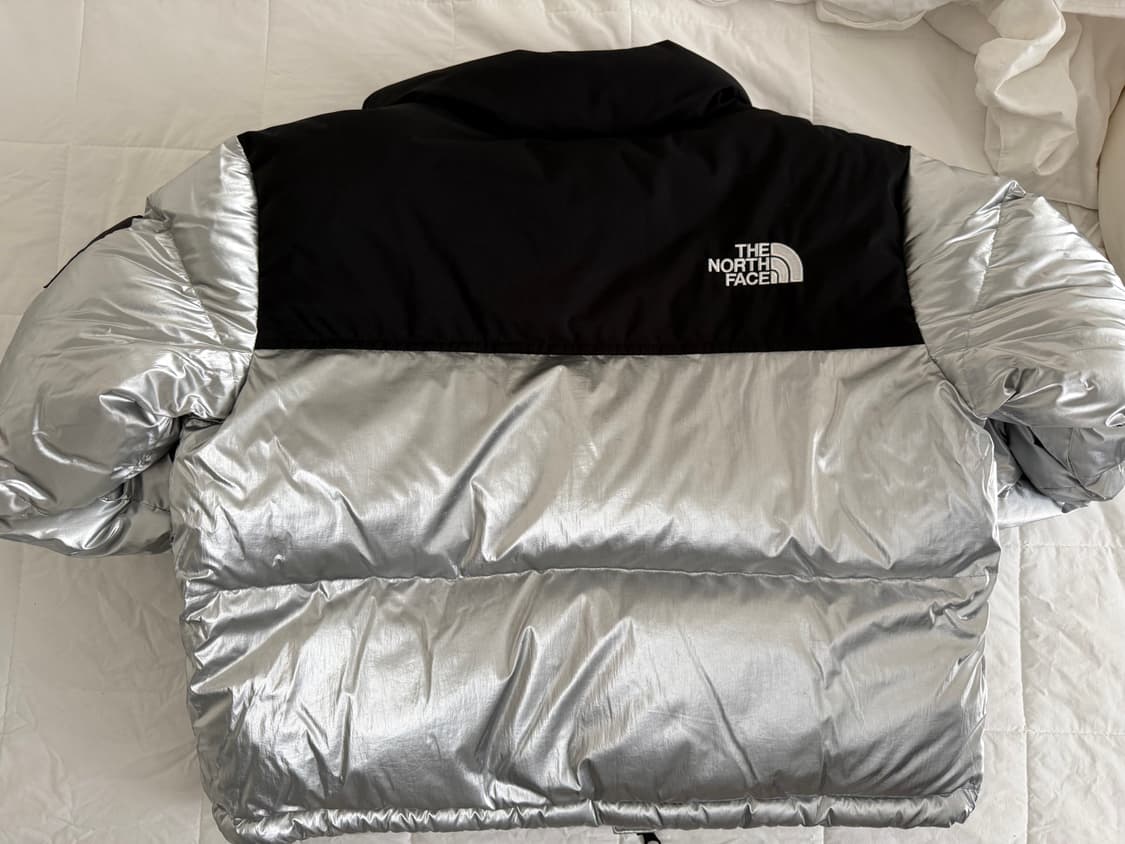 노스페이스 눕시 숏패딩 실버 S (85) 상품이미지3