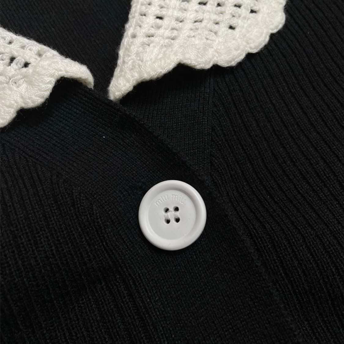 미우미우 Miu miu 콘트라스트 카라 크롭 벌룬 가디건 S 상품이미지4