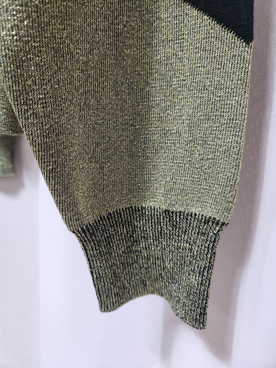 & Other Stories 금사 브이넥 니트 상품이미지4