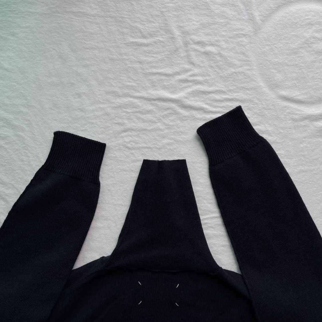 [L] 마르지엘라 캐시미어 터틀넥 니트 네이비 상품이미지3