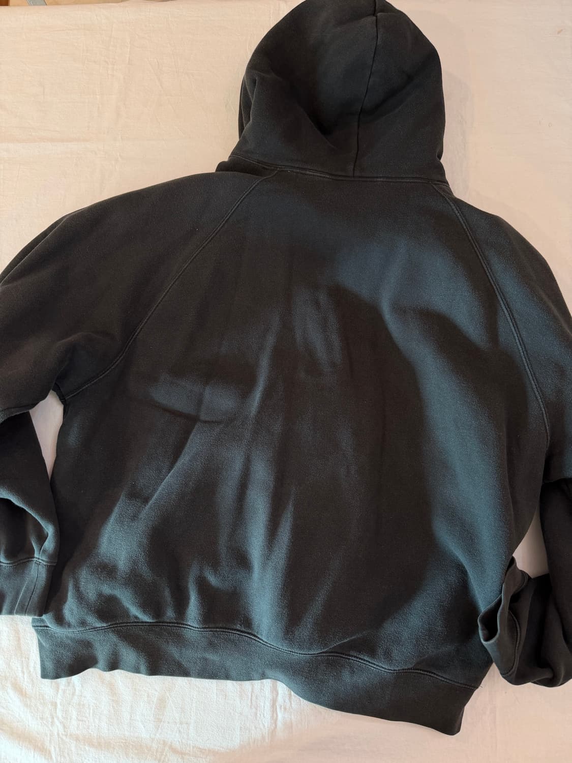 에센셜 피어오브갓 실리콘 로고 후드티 블랙 상품이미지5