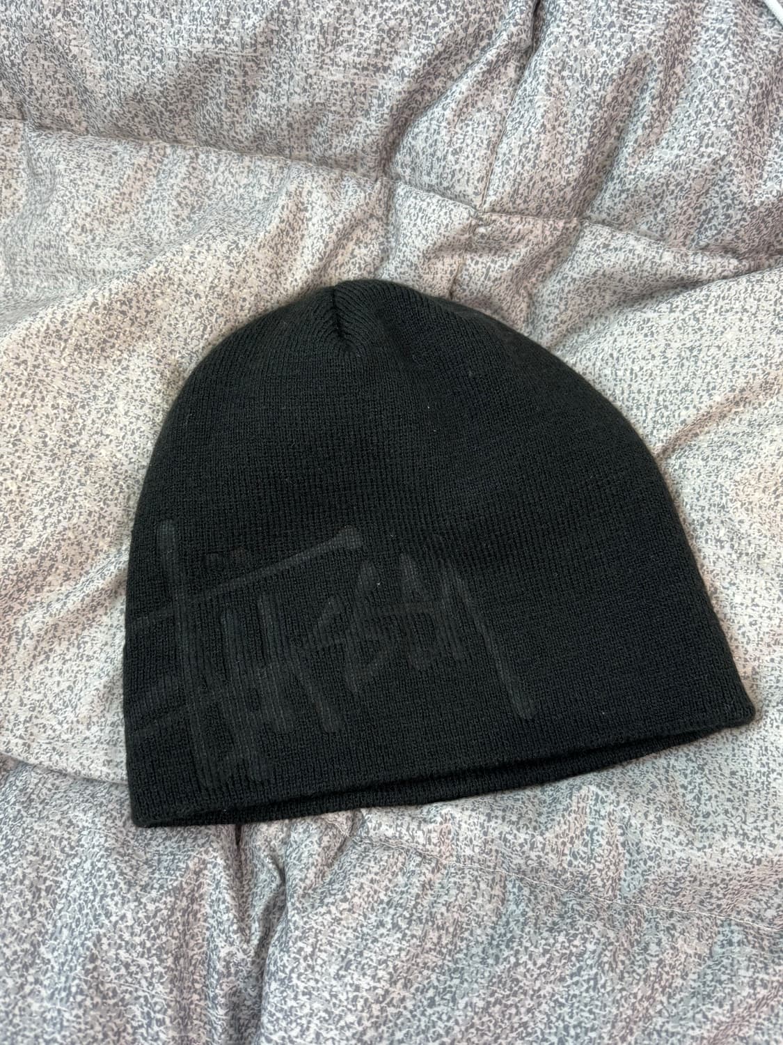 스투시 디보스드 스탁 로고 비니 블랙 상품이미지1