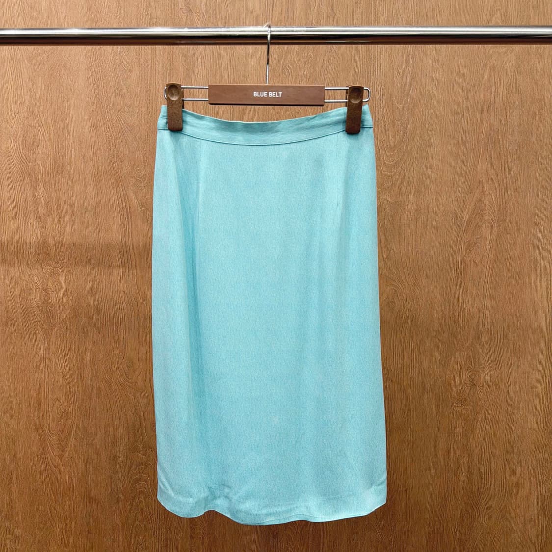 미쏘니 미디 스커트 프론트 슬릿 디테일 H라인 라이트 블루 상품이미지3