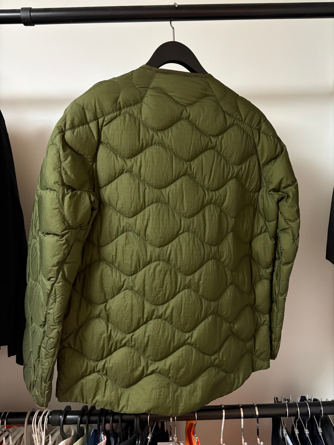 유니클로 화이트마운티니어링 울트라 라이트 다운 L 올리브 상품이미지2