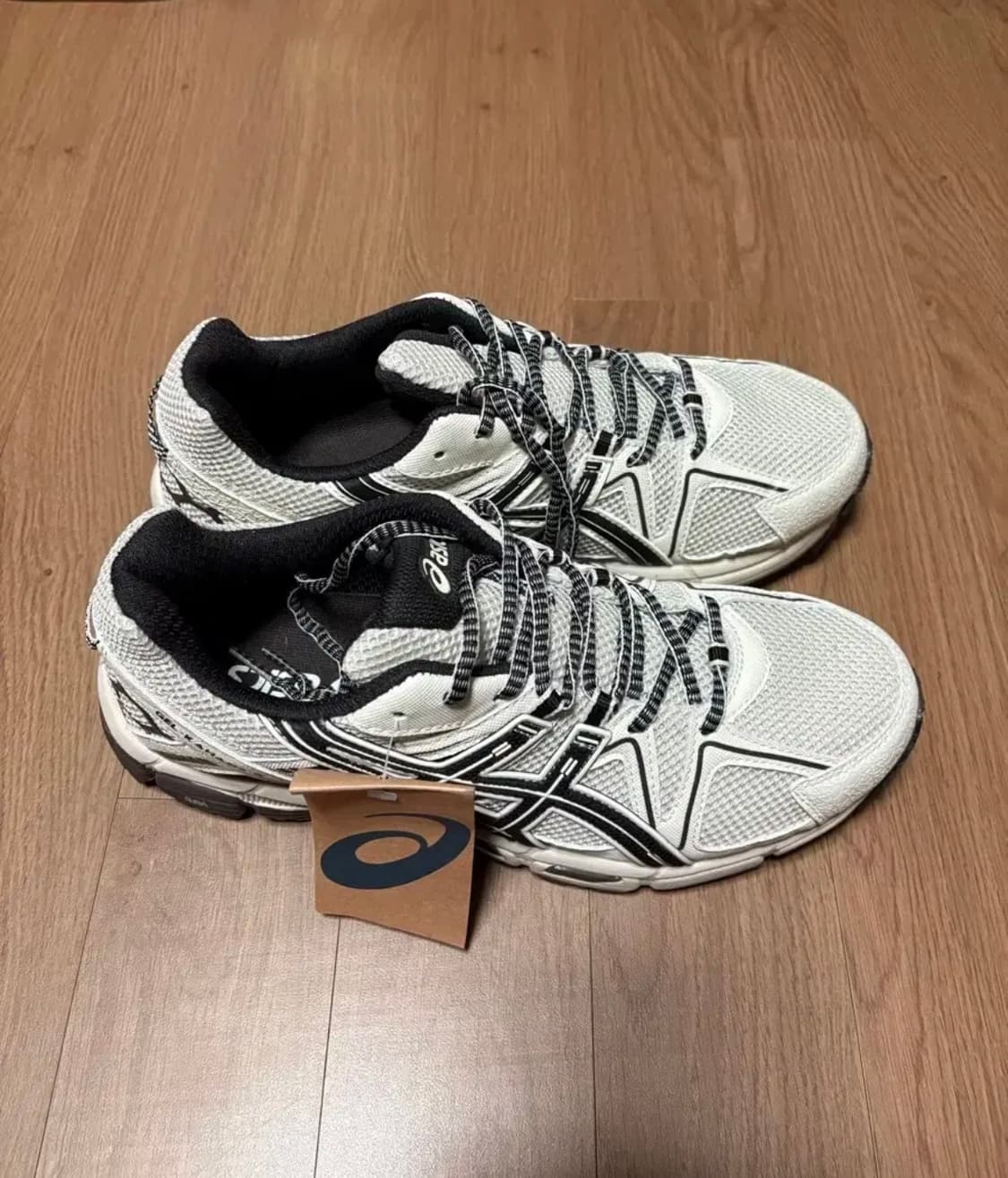 새상품) 아식스 젤카하나8 라이트 그 레이 블랙 1011B895-200 상품이미지3