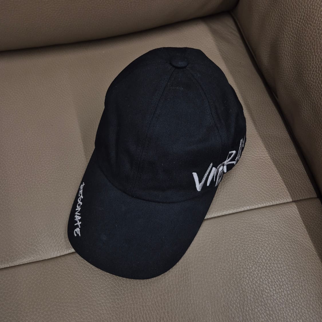 VIBRATE 블랙 볼캡 상품이미지1