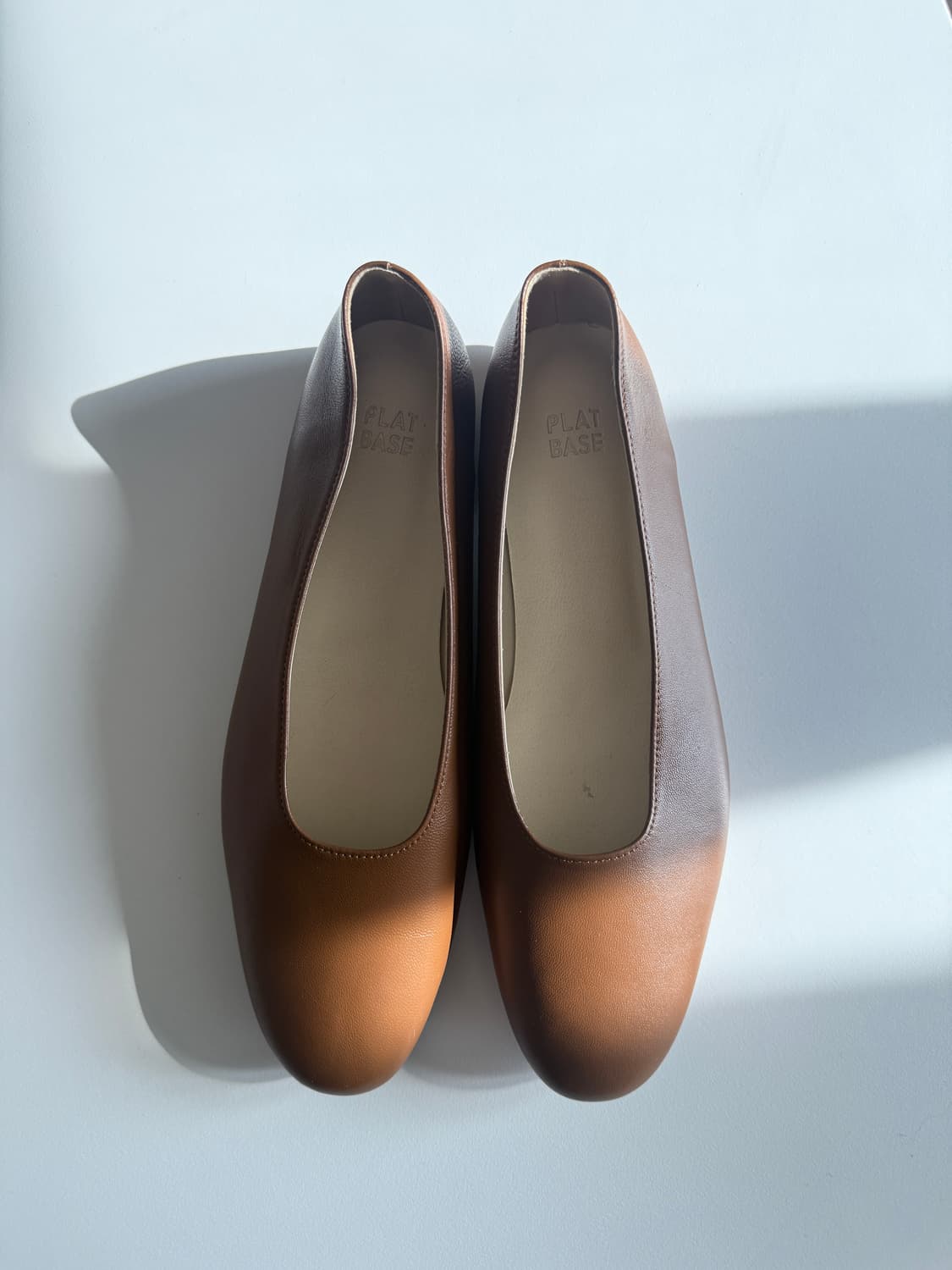 여자 갈색 내추럴 가죽 플랫슈즈 245 상품이미지2