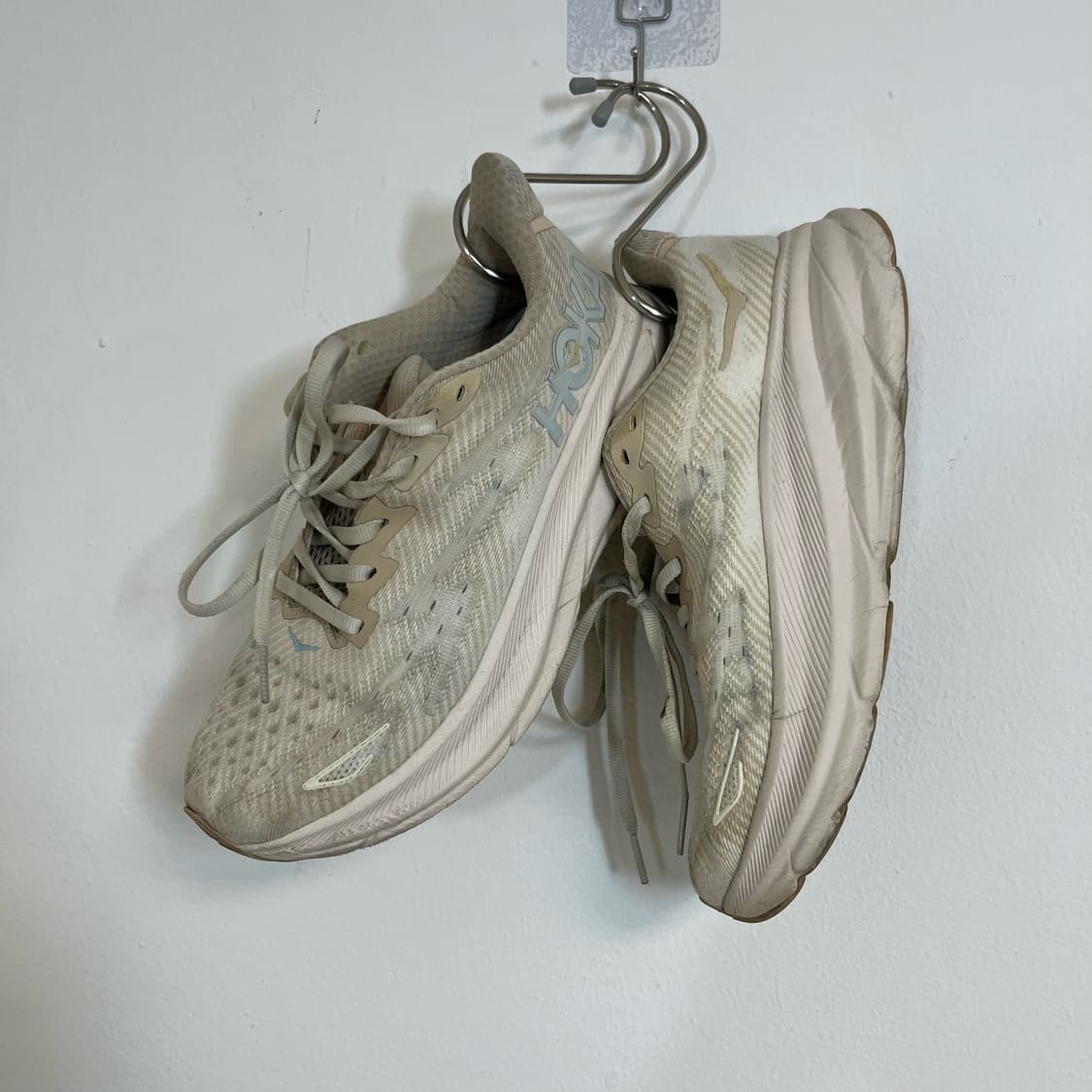 HOKA Clifton 9 running shoes 상품이미지3