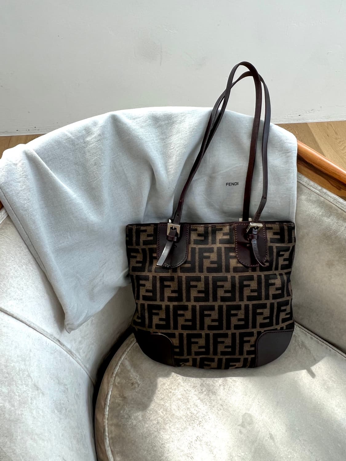 펜디 주키노 FF 로고 캔버스 숄더백 상품이미지1