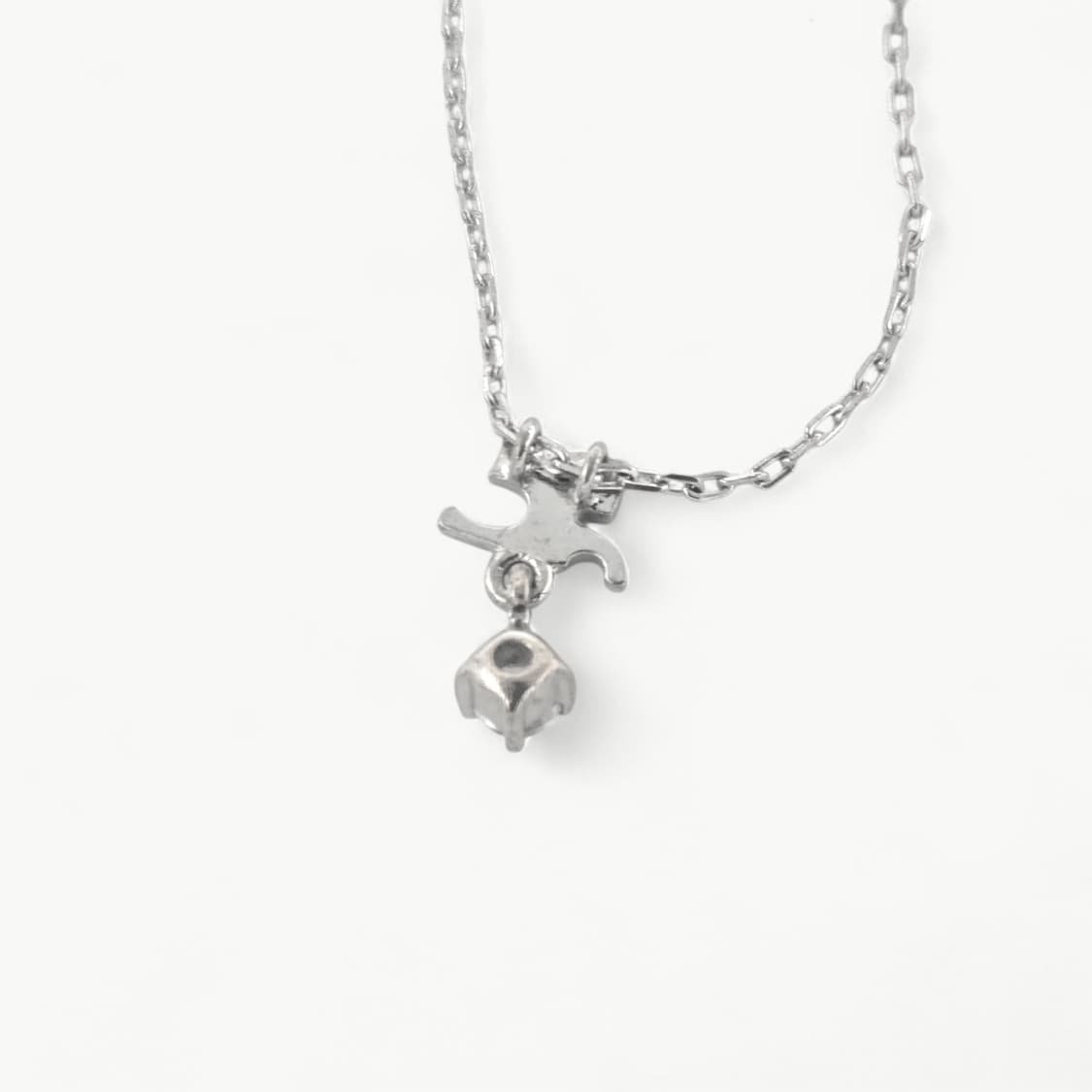 꾸레쥬 스톤포인트 로고 목걸이 상품이미지7