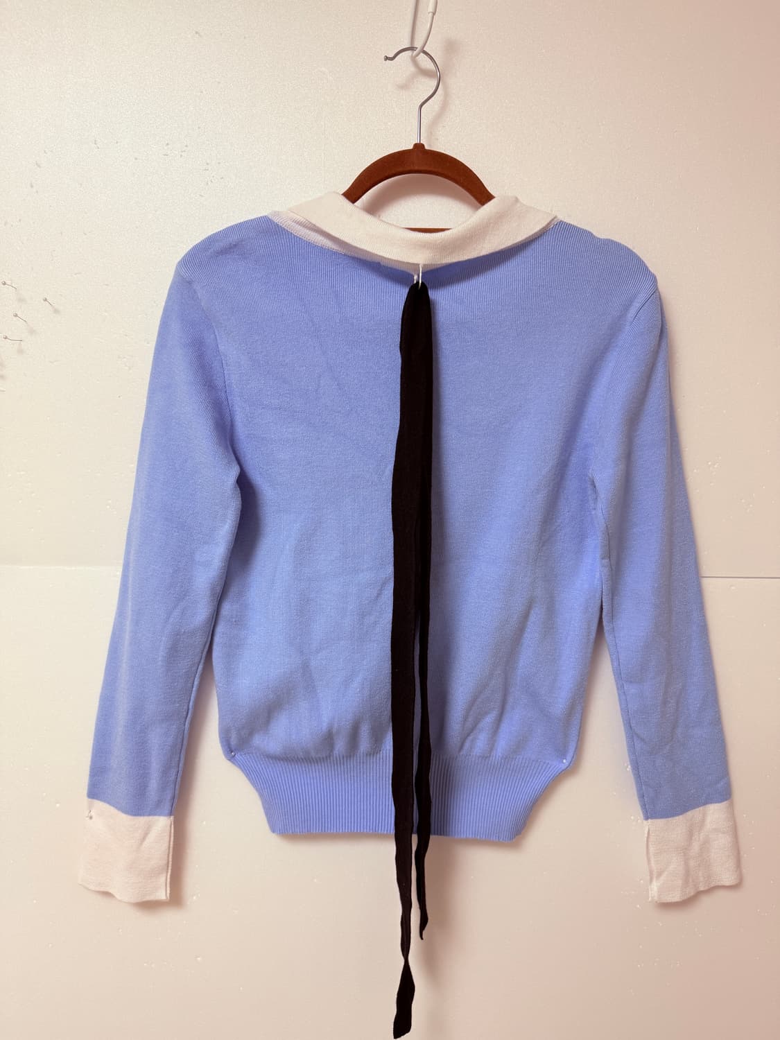 미쏘(MIXXO) 배색 카라 니트 라이트블루 데일리  상품이미지5