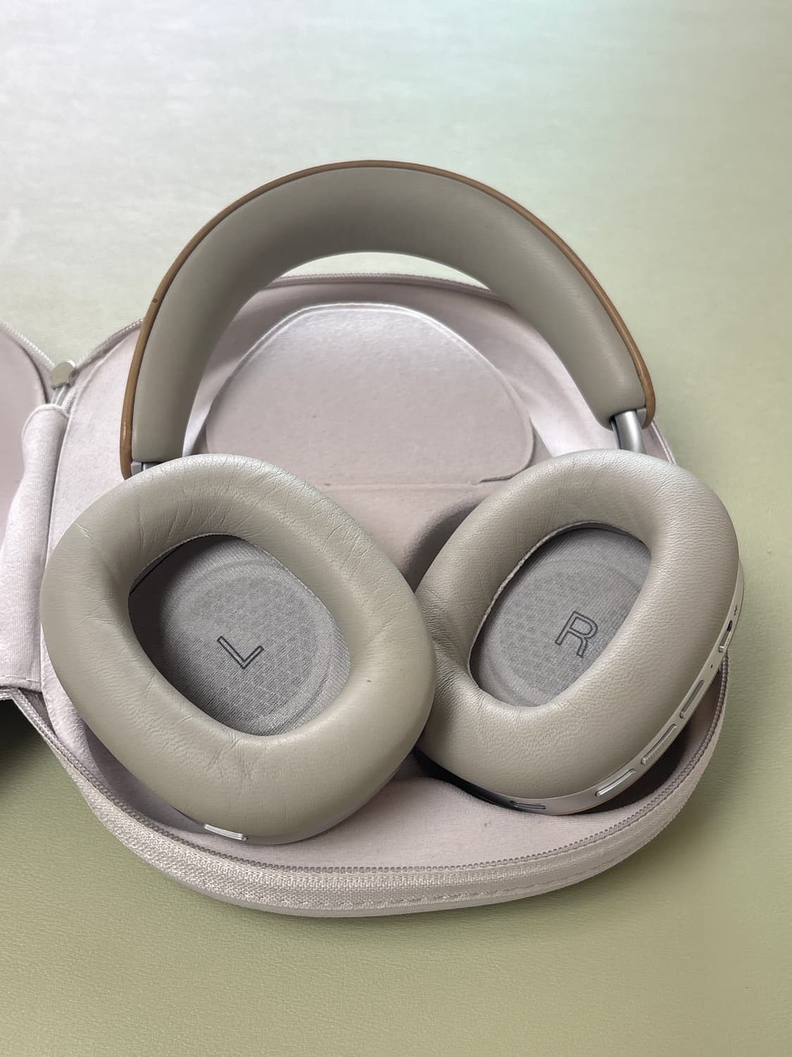 Bowers & Wilkins 바워앤윌킨스 PX8 헤드폰  상품이미지5