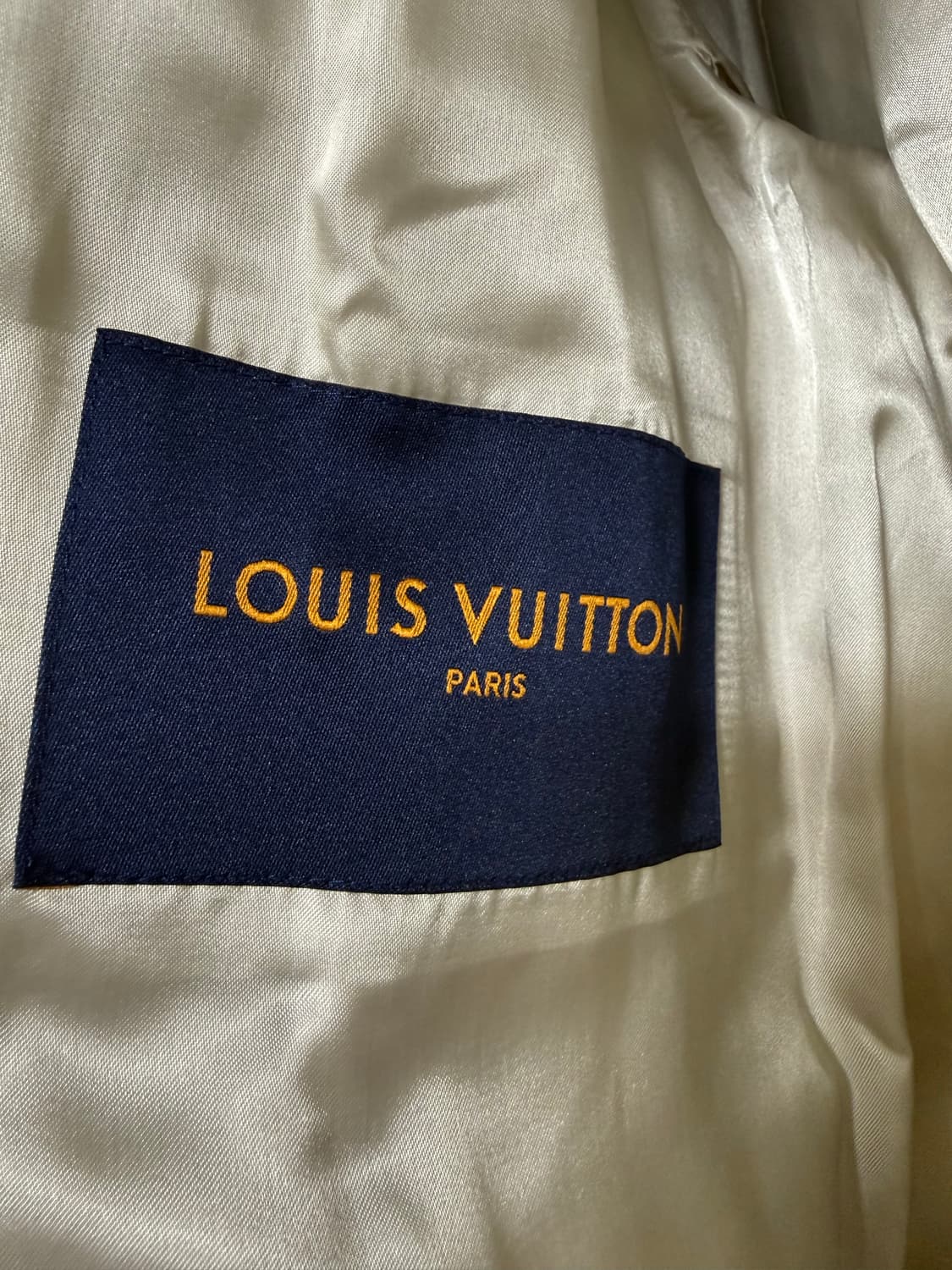 [52] 루이비통 멀티 패치 믹스드 레더 블루종 밀키 화이트 상품이미지3