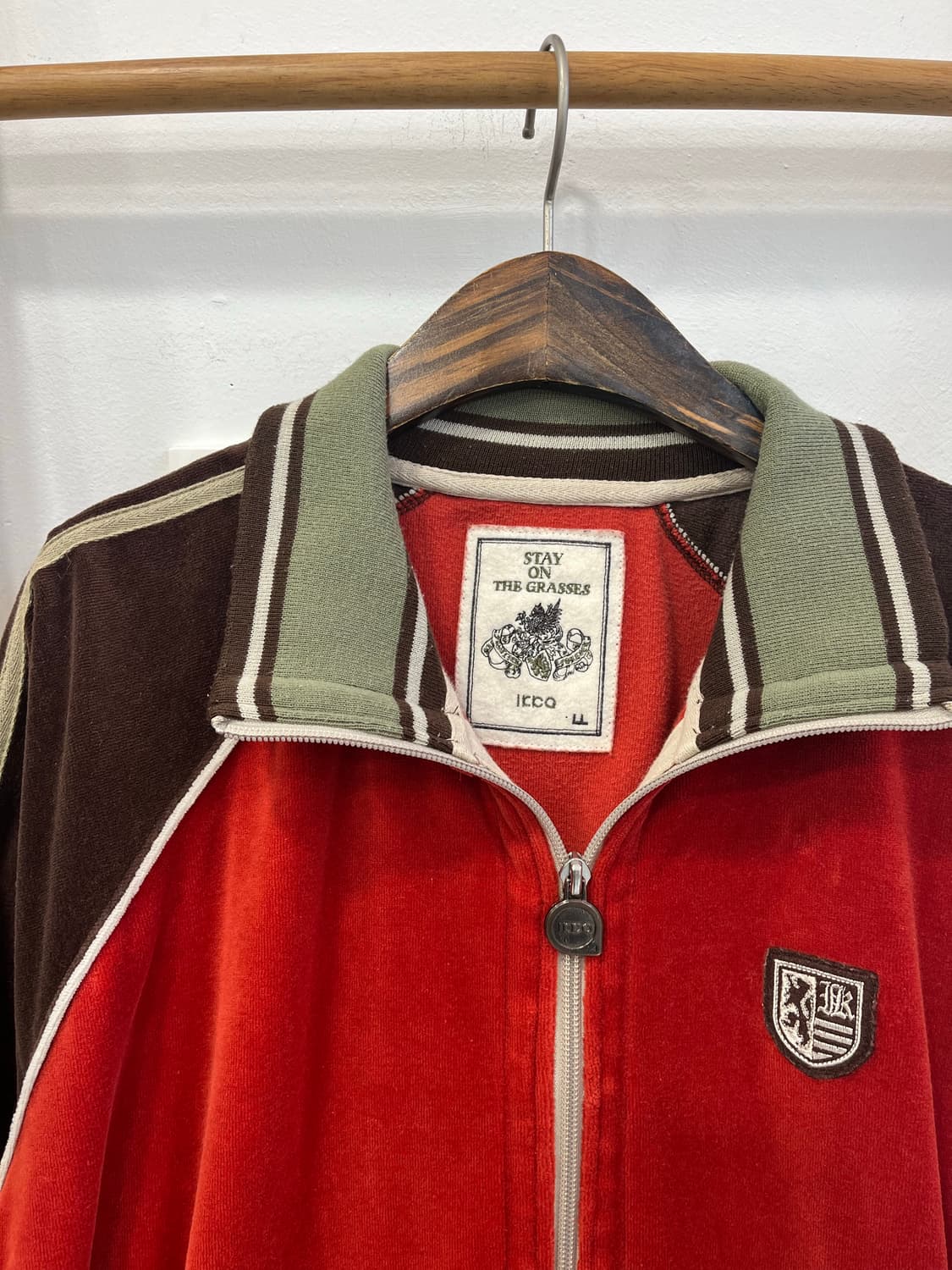 벨벳 트랙 자켓 브라운/레드 상품이미지3