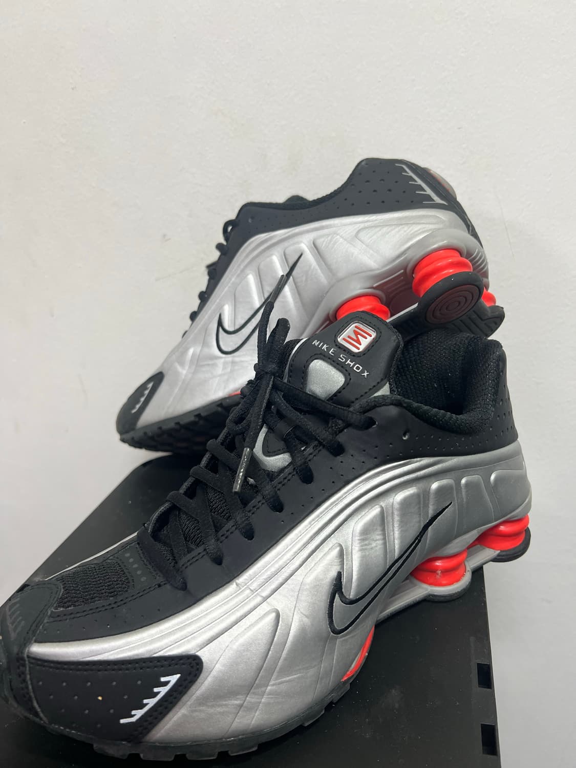 나이키 샥스 메탈릭 실버레드 상품이미지1