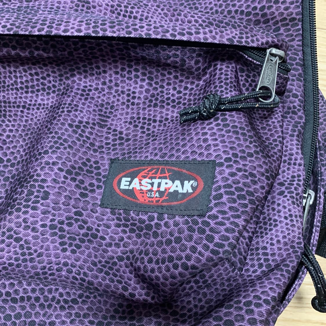 Eastpak 이스트팩 뱀피 백팩 상품이미지5
