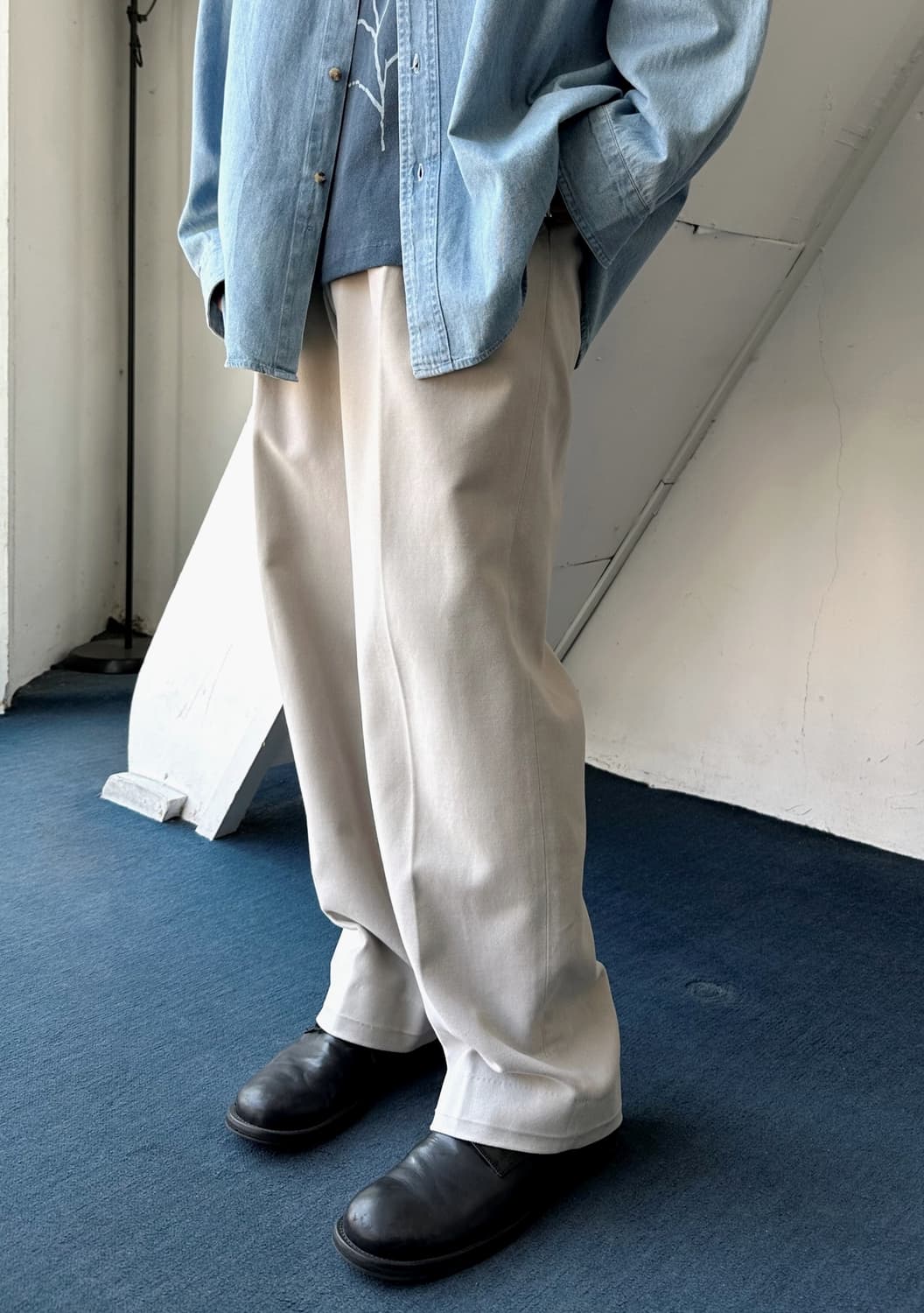 Brushed cotton two tuck wide chino pants 상품이미지8