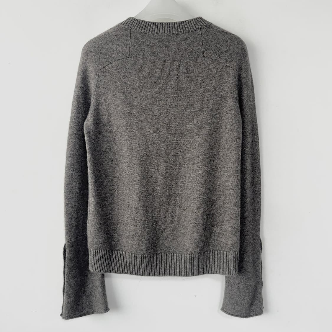 캐시미어100 커프스 버튼 니트 탑 상품이미지3