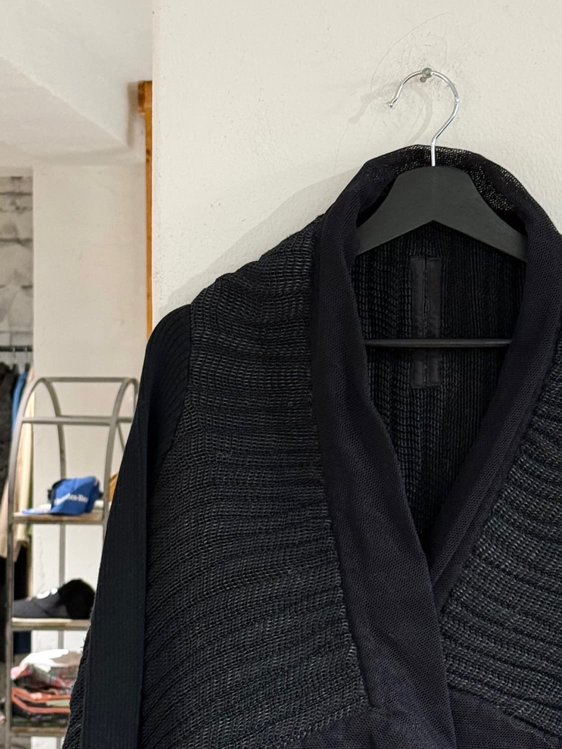 릭 오웬스 11SS ANTHEM 블랙 립드 니트 패널 가디건 상품이미지2