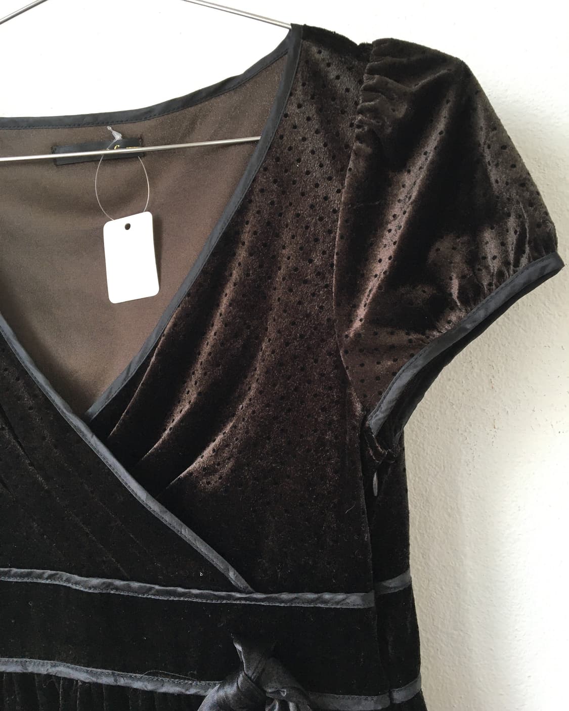 Dot pattern ribbon velvet onepiece 상품이미지4