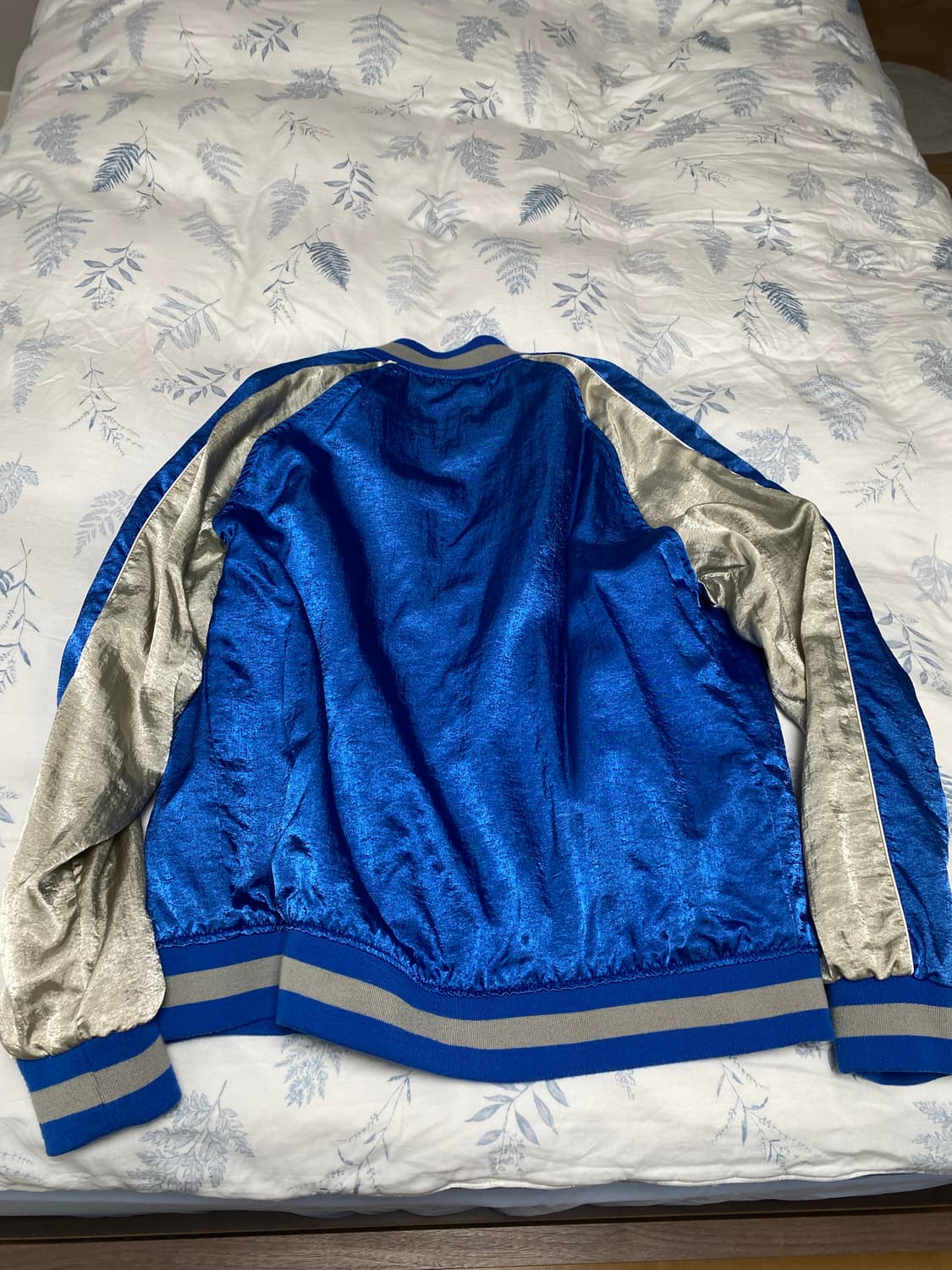 Dice 사틴자켓팝니다 상품이미지3