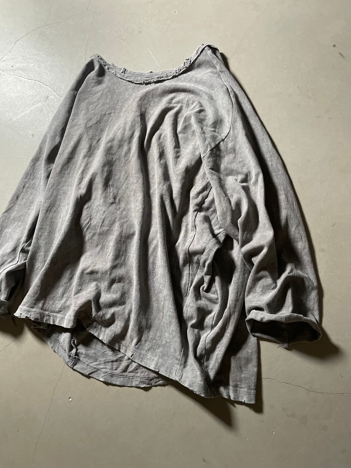  KZ Atelier Distressed Wide Sleeve Top 상품이미지3