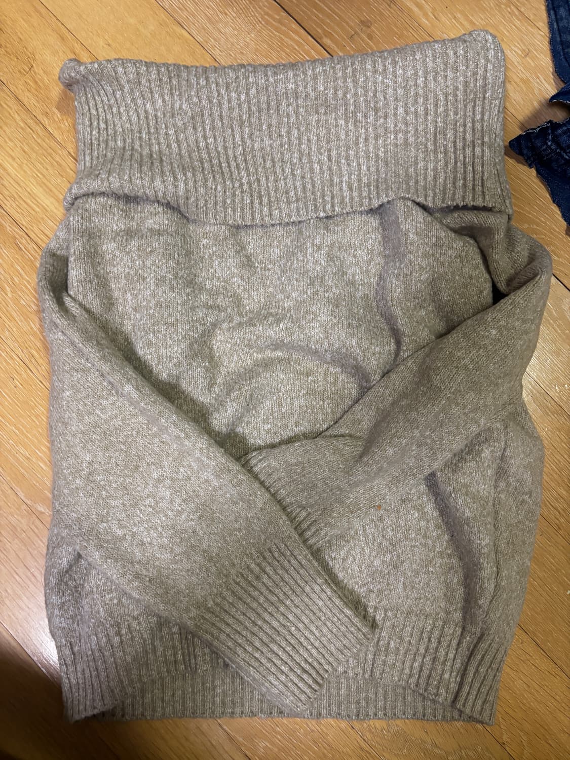 블랙업 오프숄더 니트 스웨터 상품이미지3