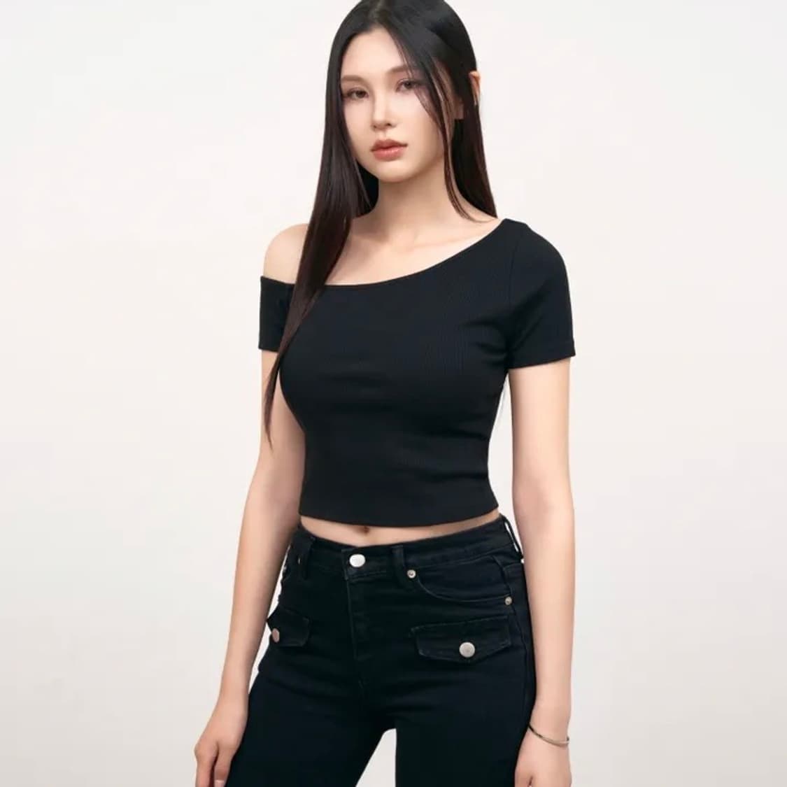 델라인 MADE 언발란스 원숄더 크롭티셔츠 블랙 상품이미지1