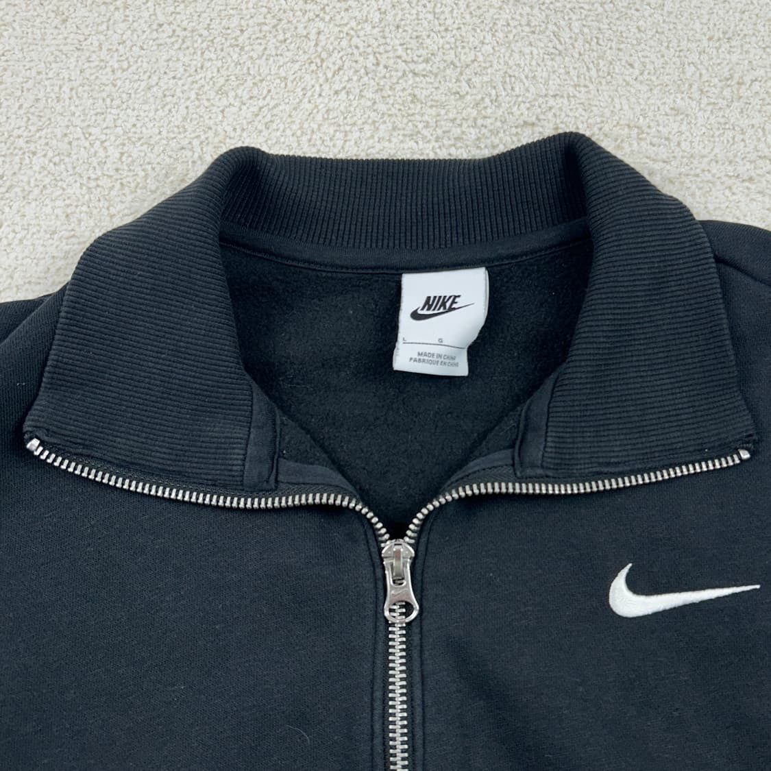 나이키 스우시로고 크롭 하프집업 맨투맨 블랙 상품이미지4