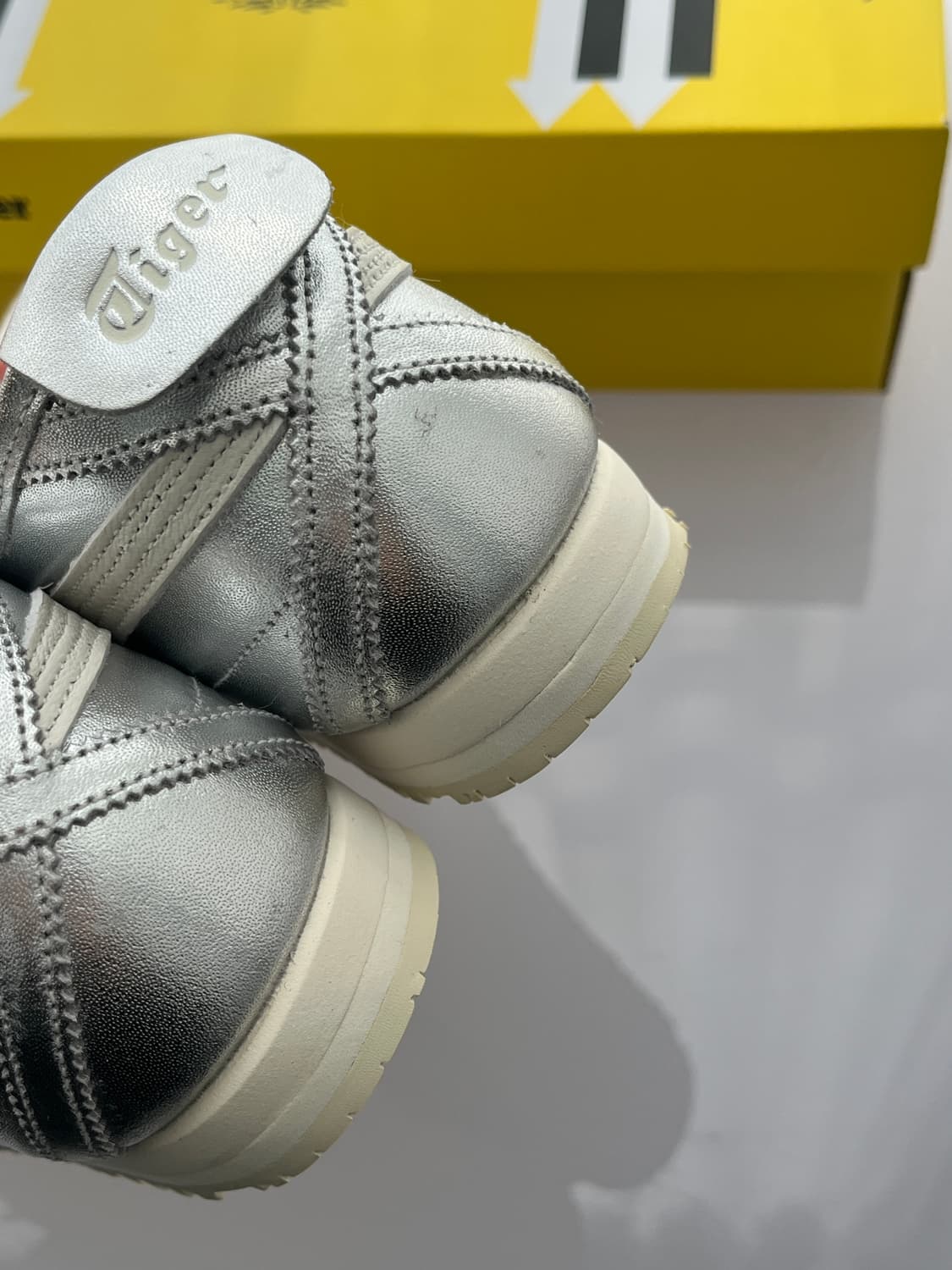 [235/새상품] 오니츠카타이거 멕시코66 sd 퓨어실버 상품이미지3