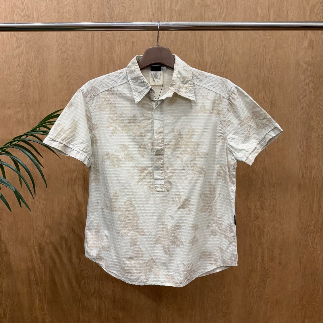 베르사체 진스 꾸뛰르 플로럴 스트라이프 반팔 셔츠 하프버튼 베이지 상품이미지1