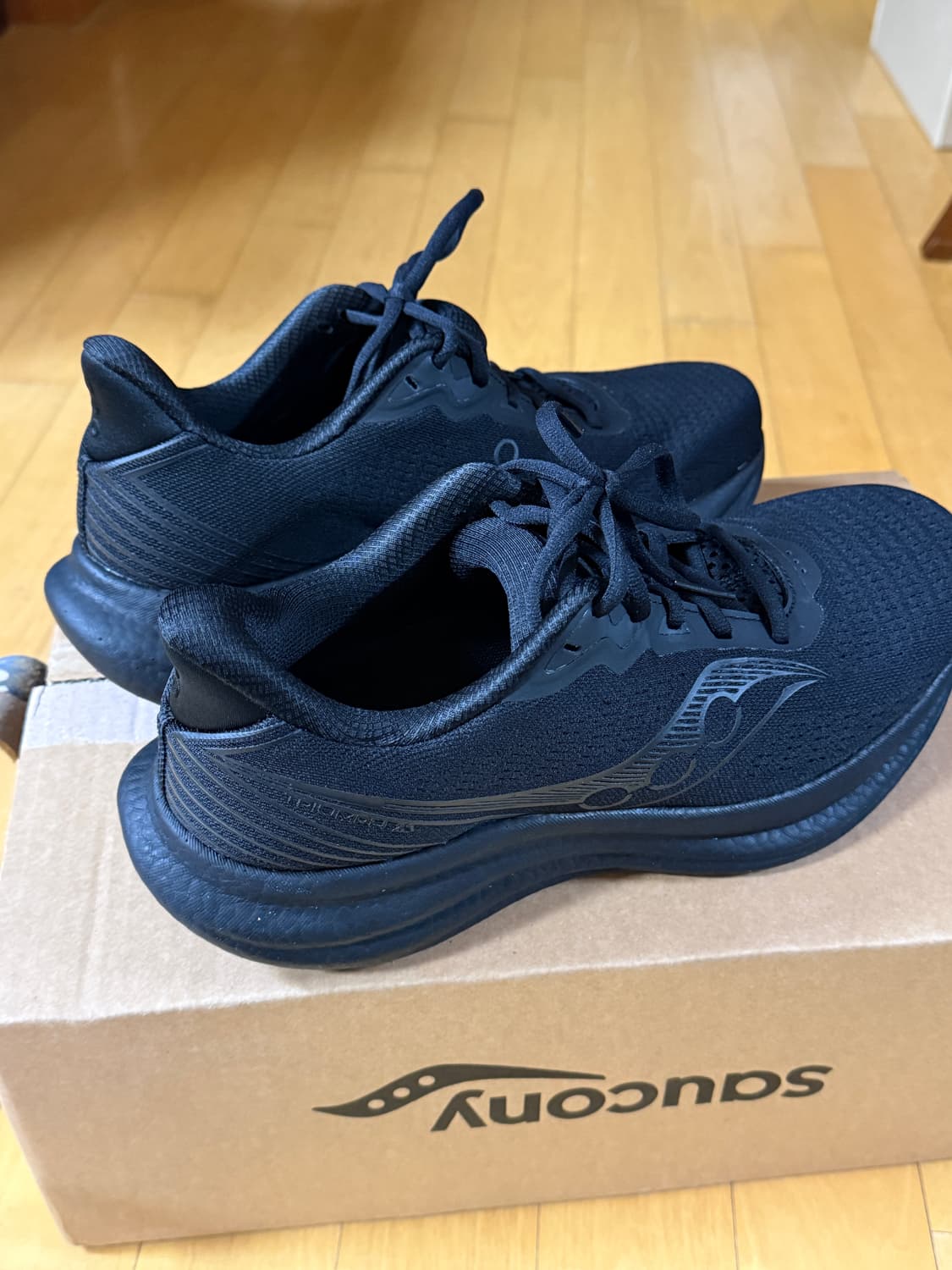 [실착 1회] 써코니-트라이엄프 23 런닝화(260) 상품이미지2