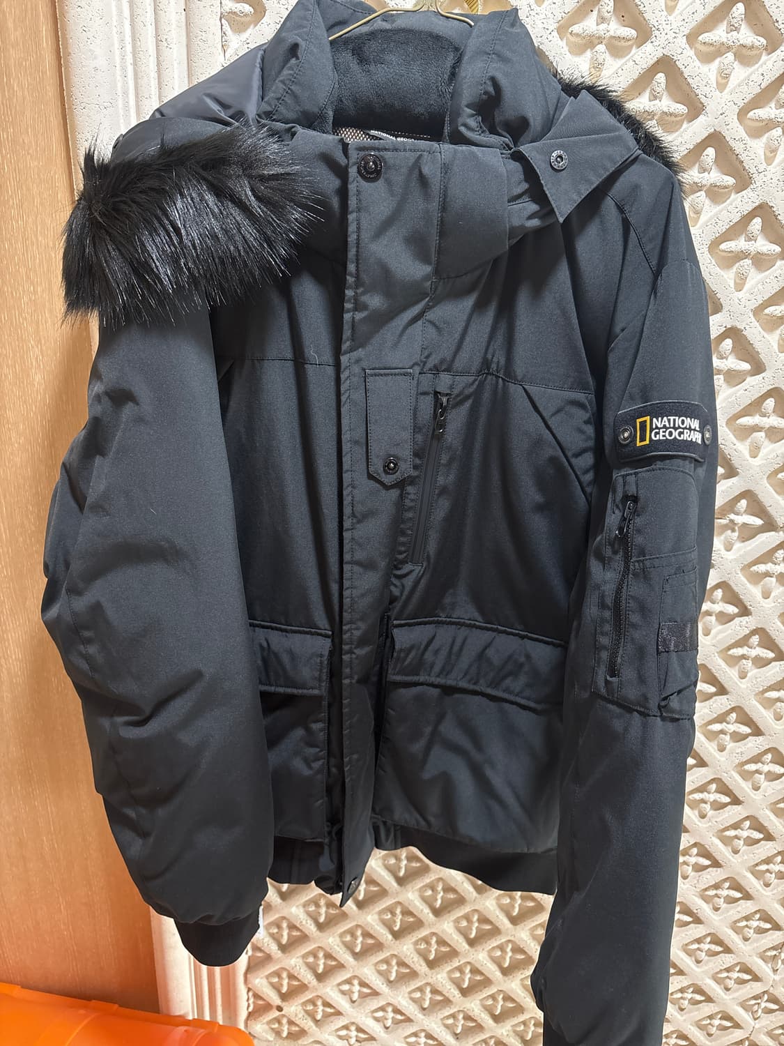 내셔널지오그래픽 타루가 퍼 트리밍 후디 다운점퍼 (카본 블랙) 상품이미지2