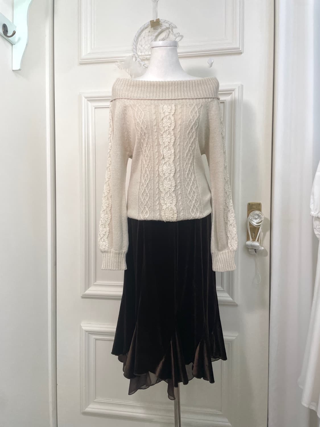 LEST ROSE lace off-shoulder fairy sweate 상품이미지1