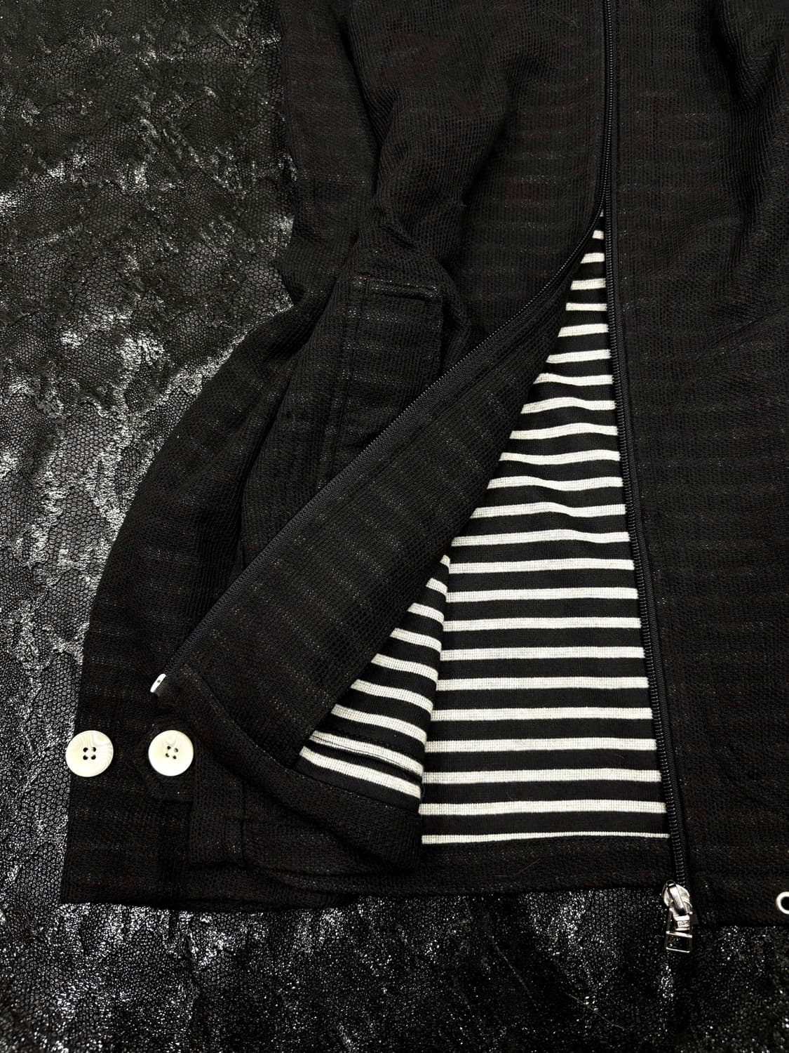 “Vintage” Y2K Stripe White Button Detail 상품이미지2