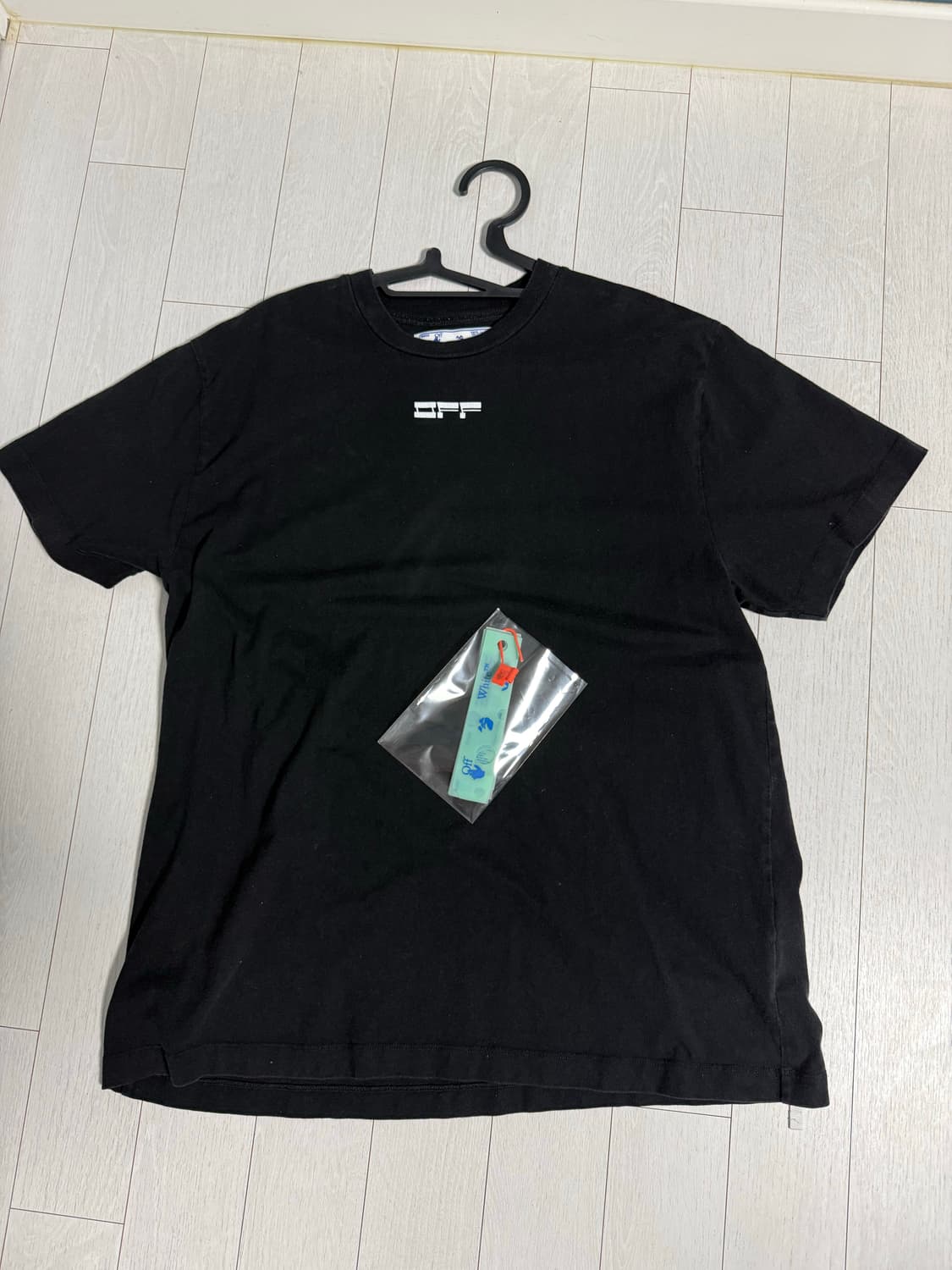 오프화이트 마스크드 반팔 상품이미지4