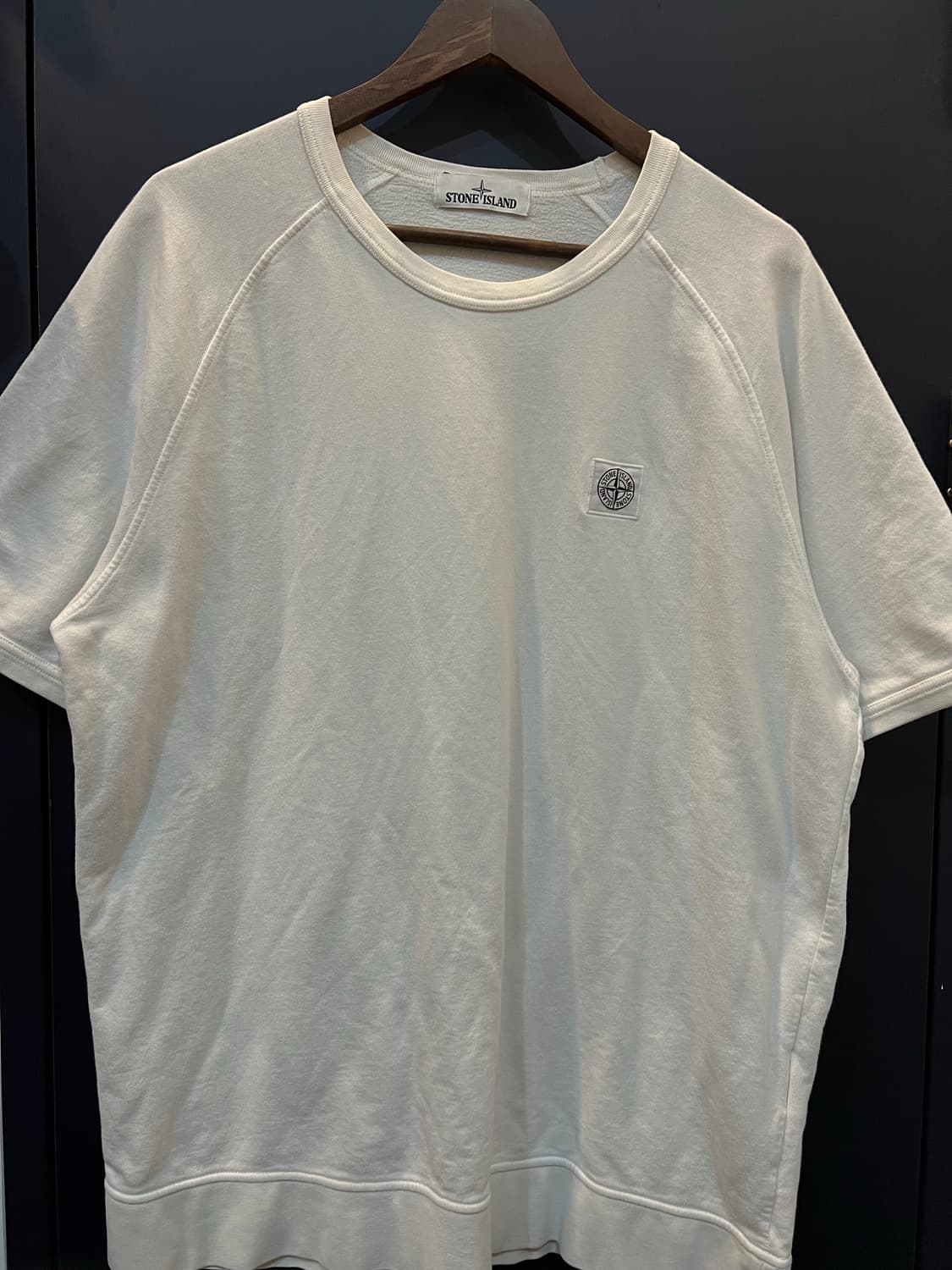 스톤 아일랜드 컴퍼스 로고 패치 화이트 반팔티 상품이미지1