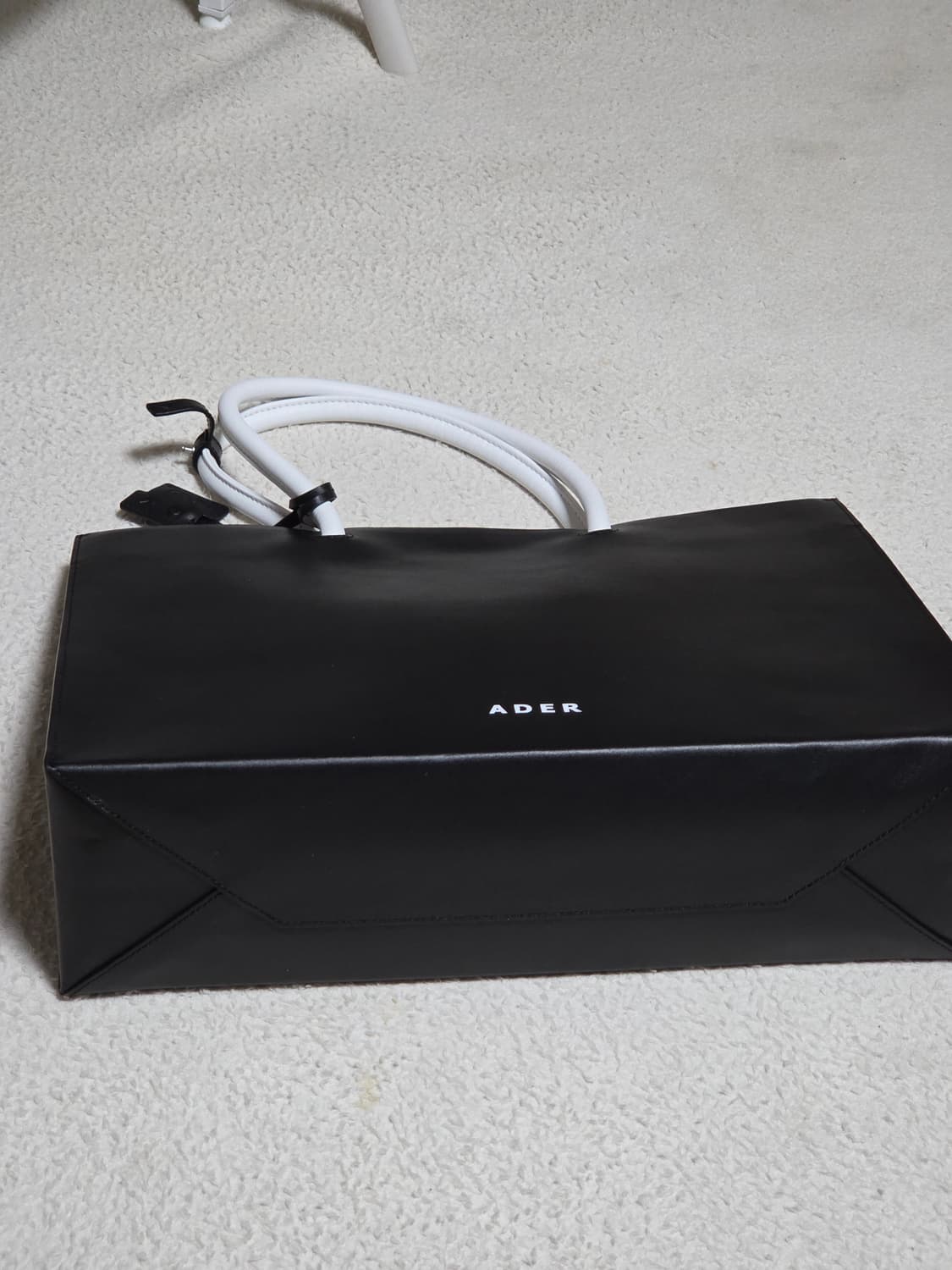 아더에러 쇼퍼백 느와르 새제품 팝니다 상품이미지7