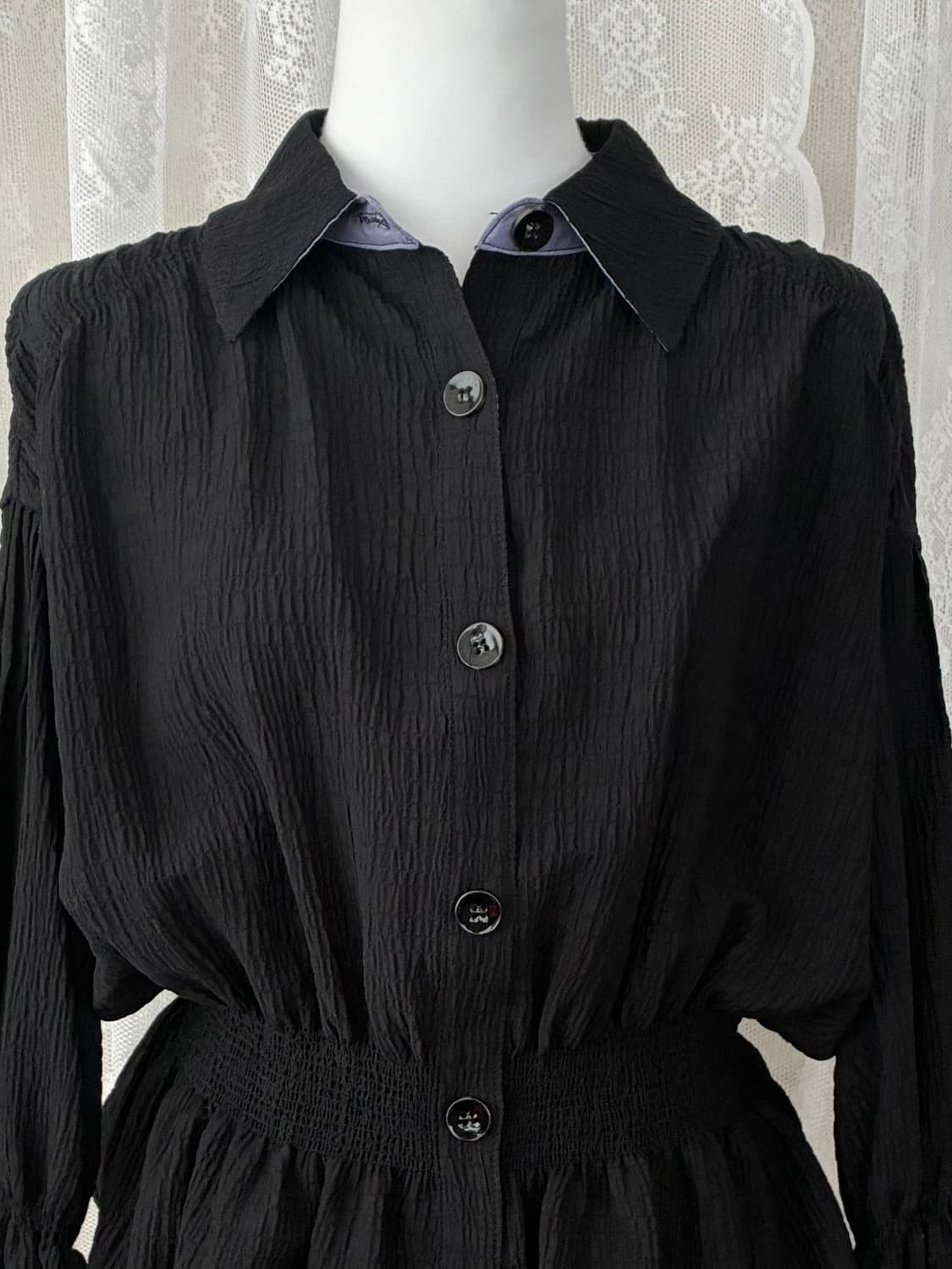 82-94-160)새상품 한섬 오즈세컨 스모킹 블라우스 블랙 상품이미지3