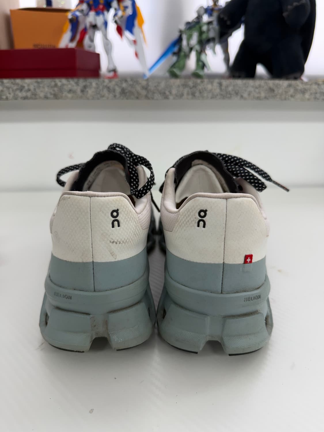 정품) ON 온 러닝 클라우드몬스터 250 상품이미지5