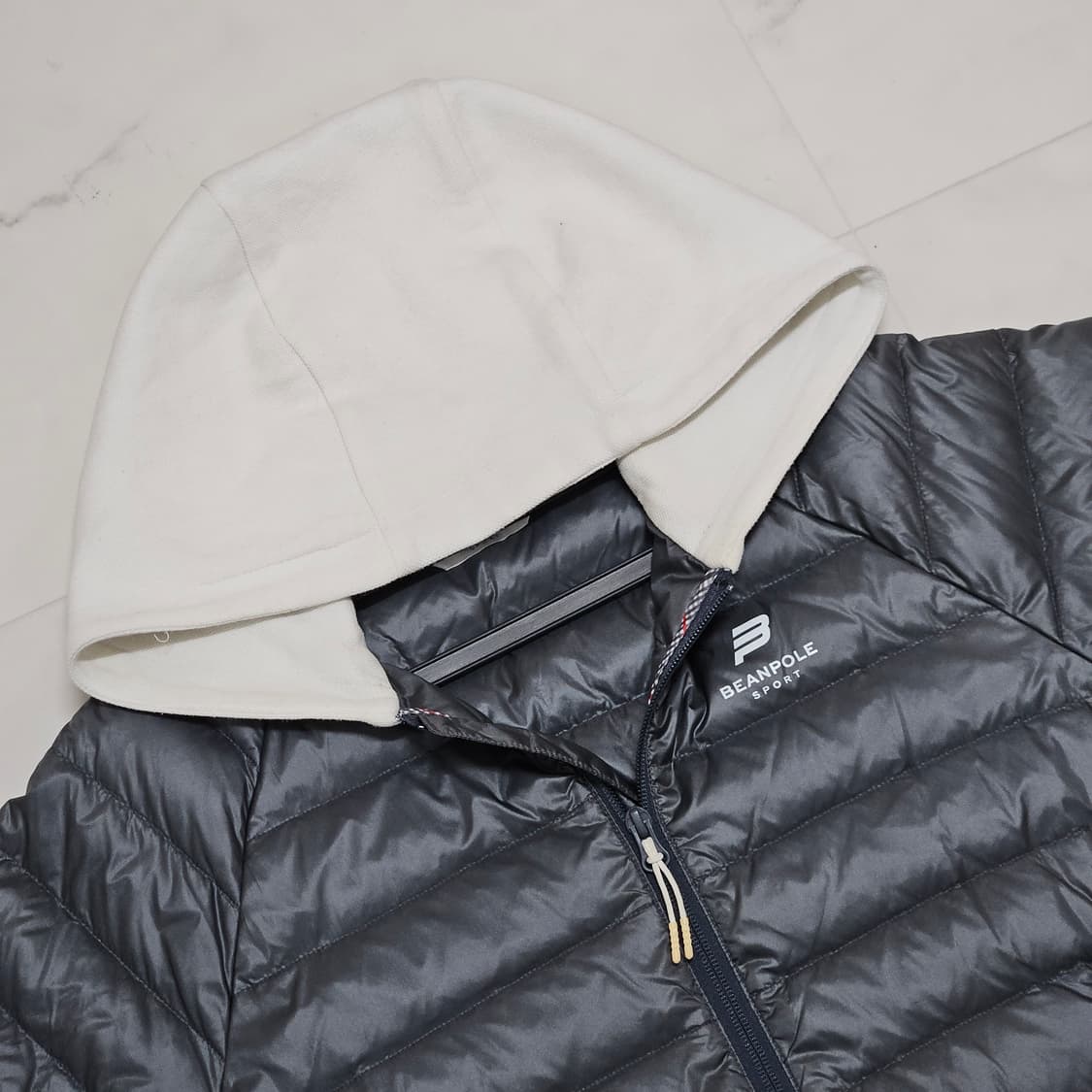 95-100) 빈폴스포츠 후드 배색 덕다운 경량패딩 상품이미지3