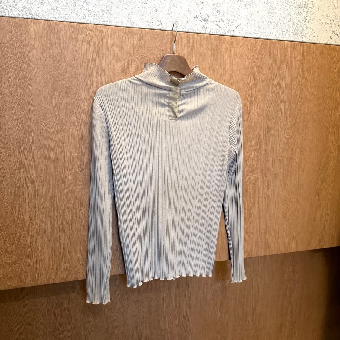 빈티지 하이넥 플리츠 블라우스 하프 스냅 버튼업 디테일 루즈핏 베이지 상품이미지1