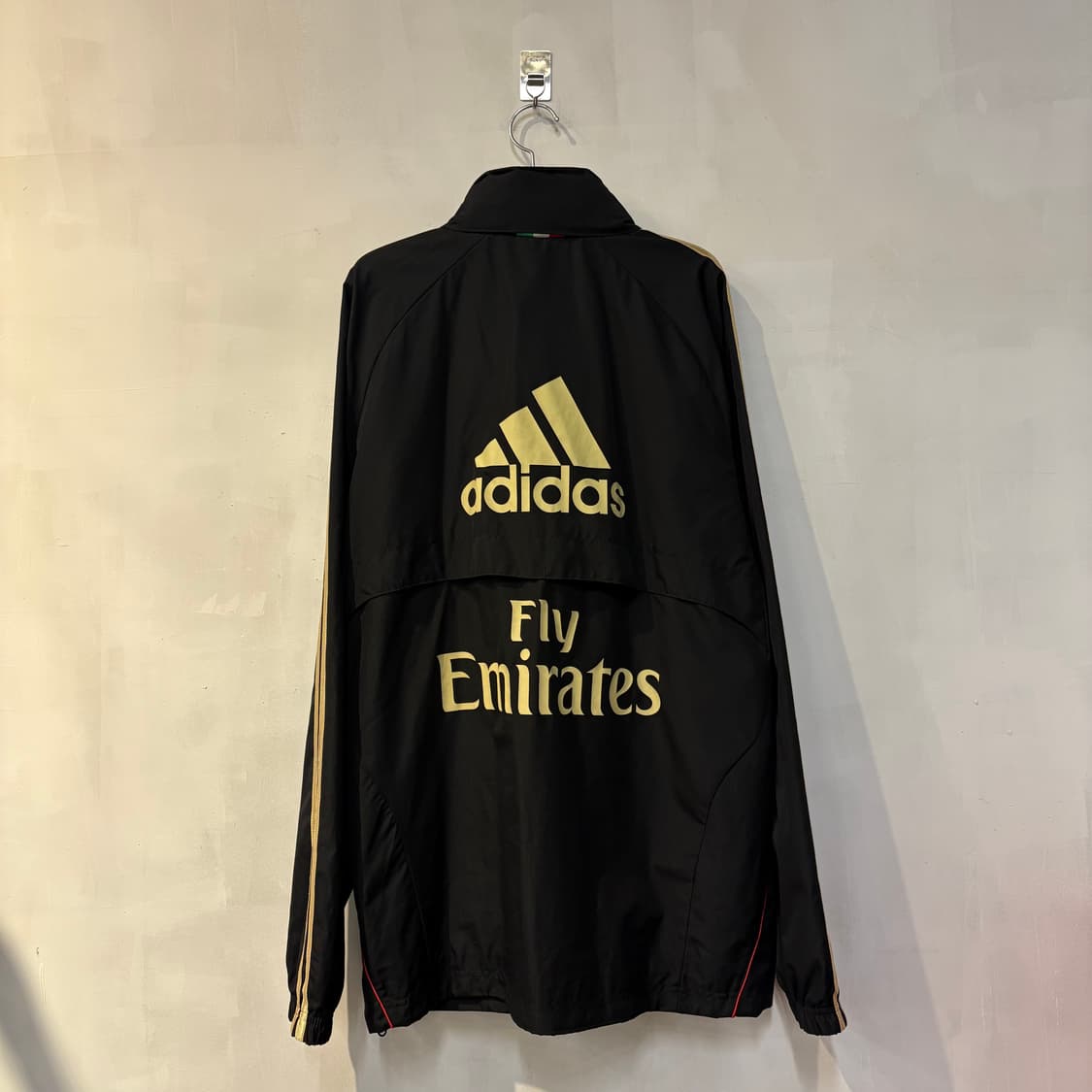 아디다스 AC 밀란 금테 바람막이 상품이미지2