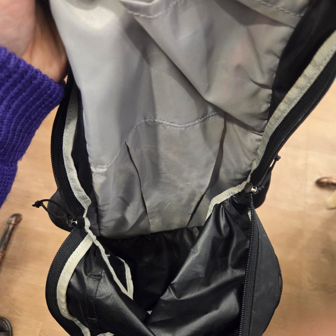 살로몬 크로스 8 백팩 블랙 상품이미지5